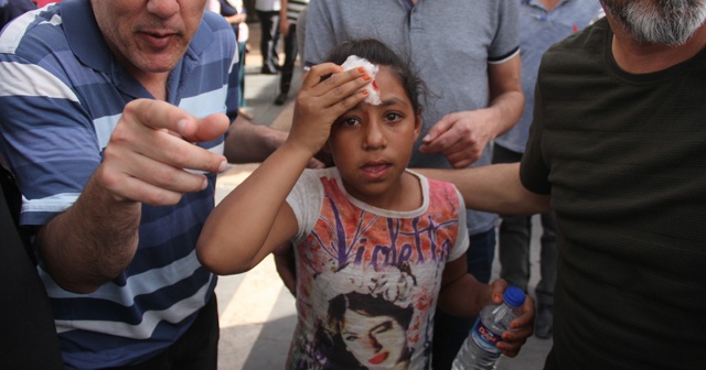 Kocasıyla tartıştı, çocuklarının gözü önünde kendini bıçakladı