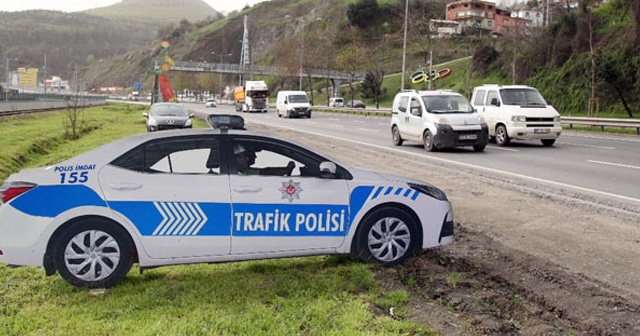 Maket polis araçlarının tepe lambaları çalınmıştı...