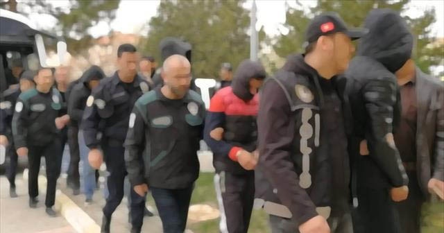 Sakarya merkezli 9 ilde FETÖ operasyonu: 12 asker gözaltında