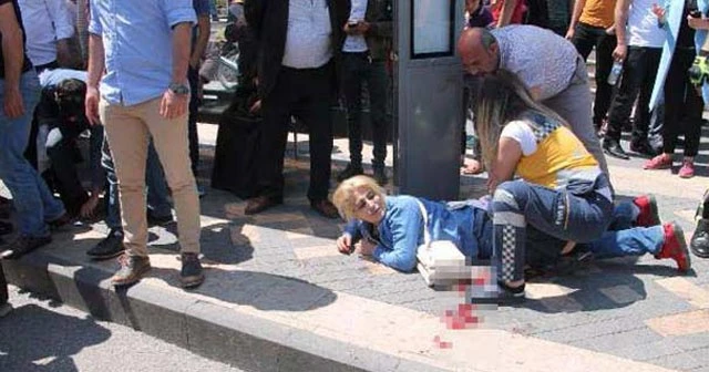 Sokakta tartıştığı eski sevgilisi bıçakladı