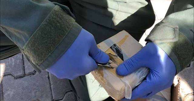Van'da, dondurma kutularında 80 kilo eroin çıktı