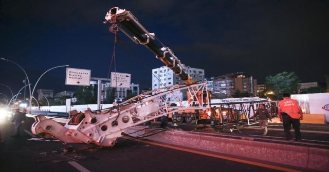 Ankara&#039;da metro inşaatında vinç kazası