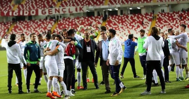 Aytemiz Alanyaspor Süper Lig&#039;de kalmayı garantiledi