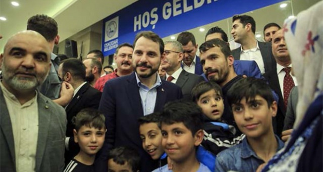 Bakan Albayrak vatandaşlarla bir araya geldi