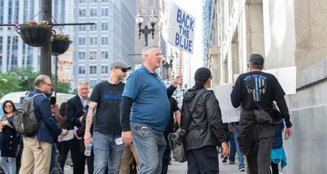 Chicago&#039;da Belediye Binasında Başkana Protesto