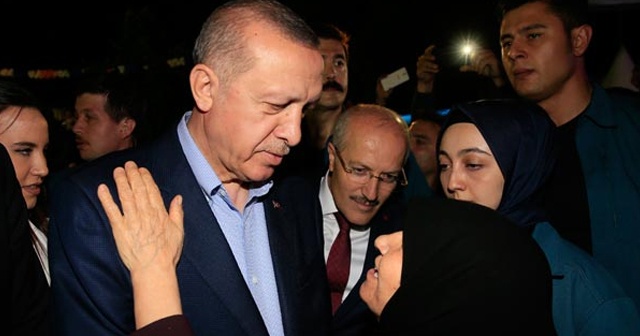 Cumhurbaşkanı Erdoğan Balıkesir&#039;de vatandaşlarla iftarda bir araya geldi