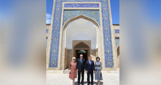 Cumhurbaşkanı Erdoğan, Nakşibendi Hazretleri&#039;nin türbesini ziyaret etti