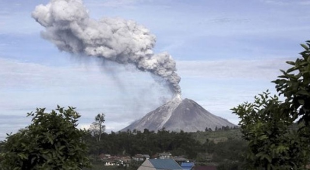 Endonezya&#039;da Merapi Yanardağı alarmı