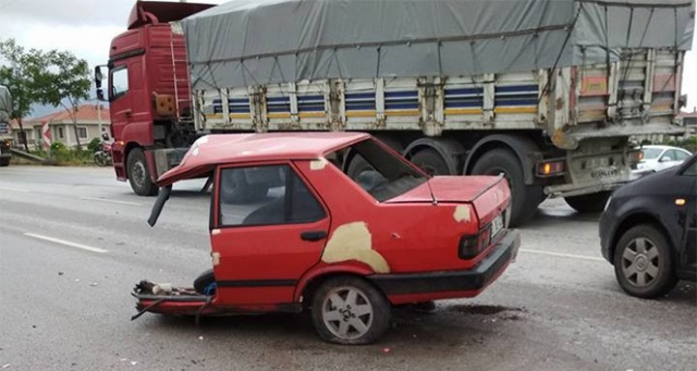 İkiye bölünen araçtan sağ çıktı