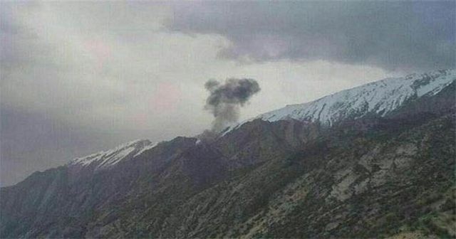 İran&#039;da eğitim uçağı düştü