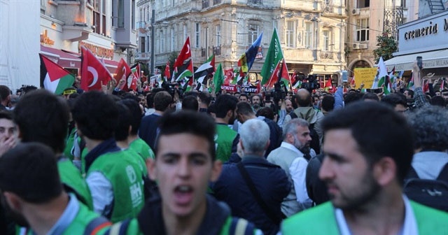 İstanbul&#039;da binlerce kişi Kudüs için ayakta