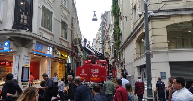 İstiklal Caddesi&#039;nde korkutan yangın