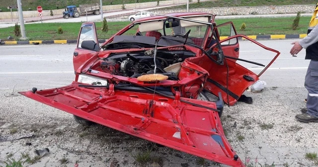 Kastamonu'da arabalar çarpıştı, ölü ve yaralılar var