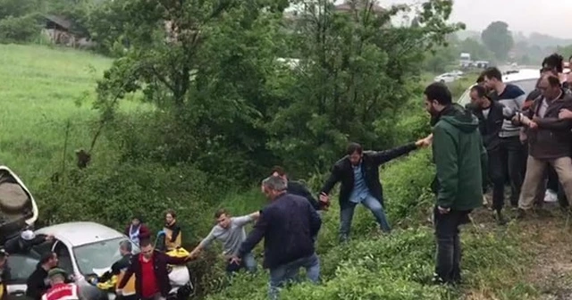 Kazayı görüp yardım etmek istediler kazazede oldular