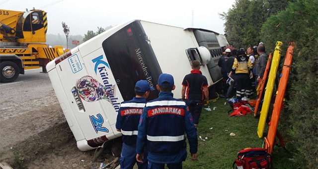 Kütahya&#039;da otobüs devrildi: 1 ölü, 16 yaralı