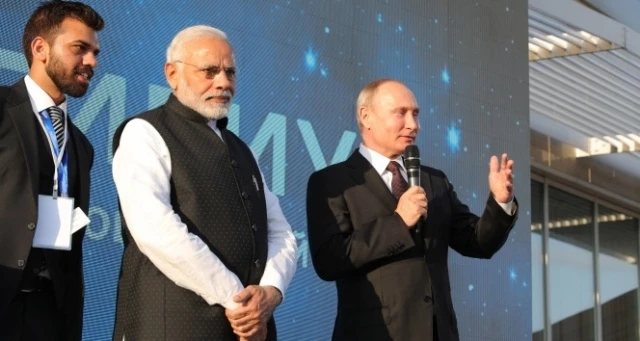 Putin ve Modi Soçi’de bir araya geldi