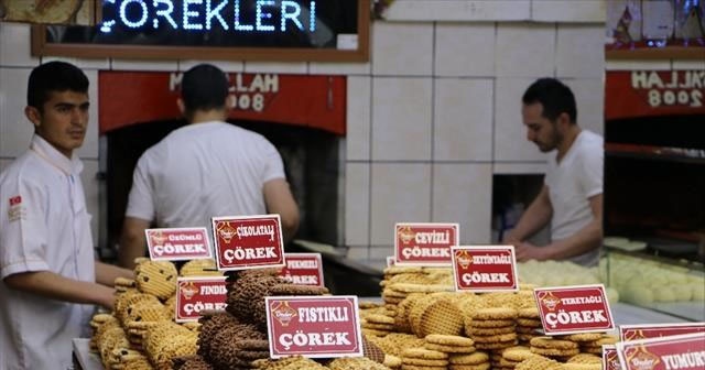 Ramazan çörekleri tezgahlardaki yerini aldı