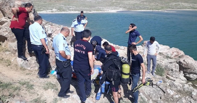 17 yaşındaki genç serinlemek için girdiği gölette boğuldu