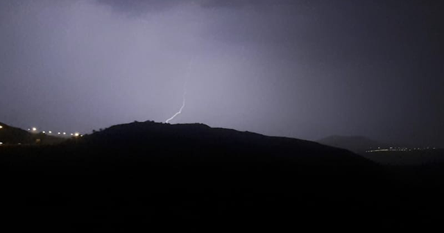 Ankara&#039;da yıldırımlar peş peşe geldi