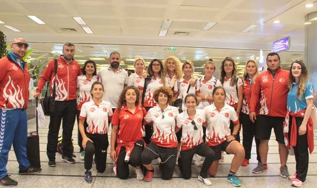 Avrupa ikincisi Ragbi Kadın Milli Takımı yurda döndü
