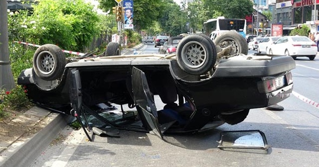 Beşiktaş&#039;ta trafik kazası; otomobil takla attı