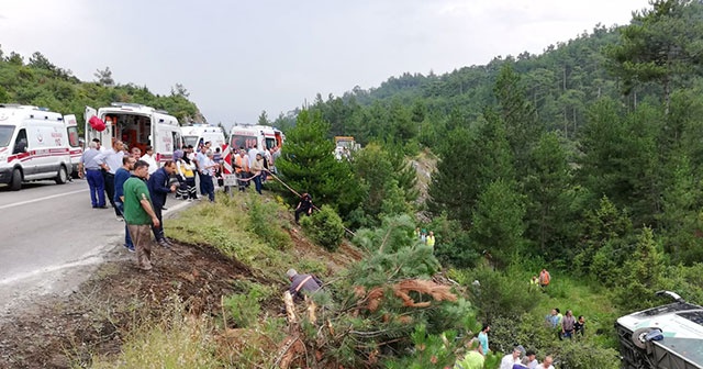 Bursa&#039;da yolcu otobüsü devrildi: 2 ölü, çok sayıda yaralı var