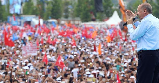 Cumhurbaşkanı Erdoğan Yenikapı&#039;dan İstanbullulara seslendi: En baba mitingimiz...