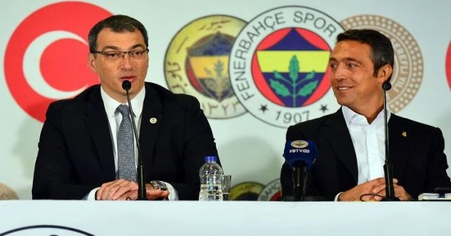 Damien Comolli resmi sözleşmeye imzayı attı