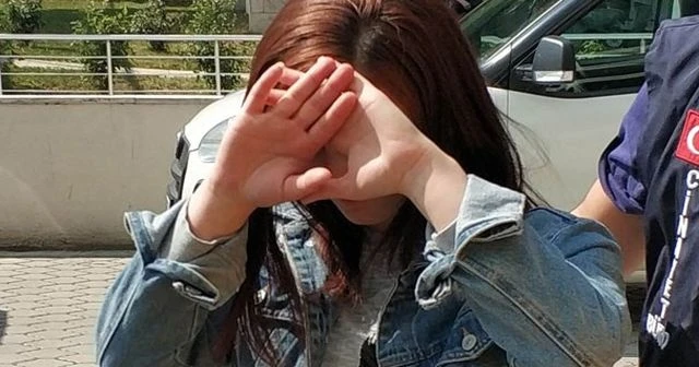 Genç kız 'bakışma' yüzünden diğer kızı bıçakla ağır yaraladı