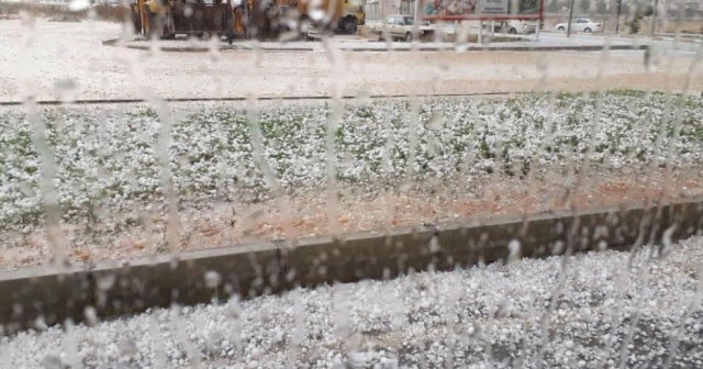 Kars ve Erzincan&#039;da sağanak ve dolu etkili oldu