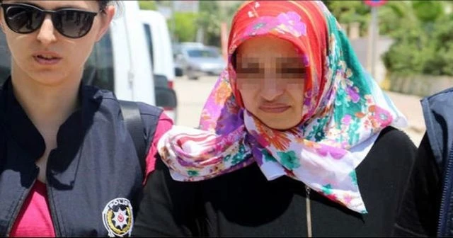 Kendisini boğmaya çalışan sevgilisini kalbinden bıçaklayıp öldürdü