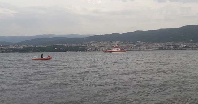 Körfez sahilinde denize giren 2 çocuk kayboldu