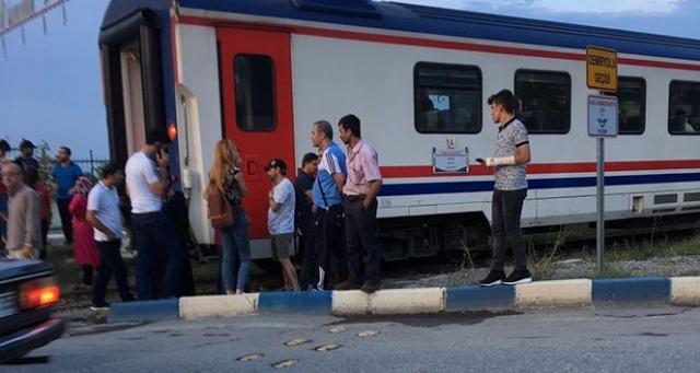 Manisa’da genç kıza tren çarptı