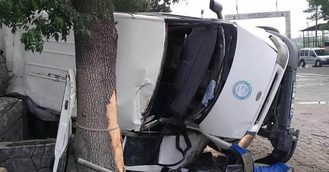 Manisa&#039;da tarım işçilerini taşıyan minibüs devrildi: 20 yaralı