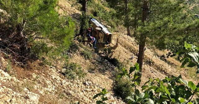 Mersin&#039;de otomobil uçuruma yuvarlandı, 1 ölü var