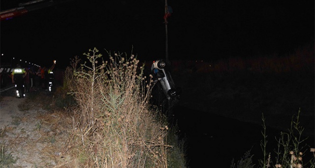 Muğla&#039;da otomobil su kanalına devrildi; 5 yaralı