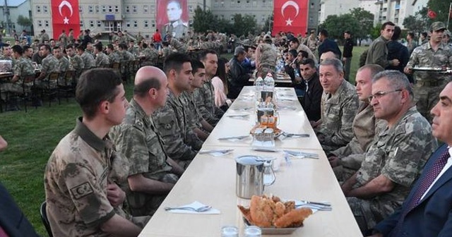 Orgeneral Hulusi Akar, Yüksekova'da