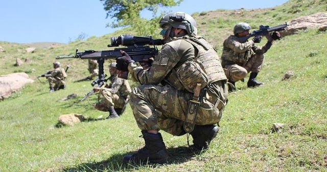 PKK&#039;lı bir terörist teslim oldu biri de yakalandı