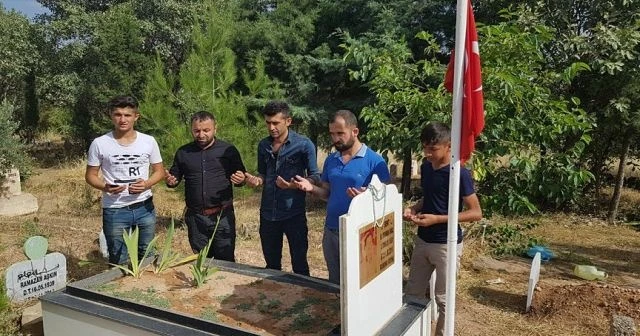 PKK&#039;nın şehit ettiği babalarını andılar