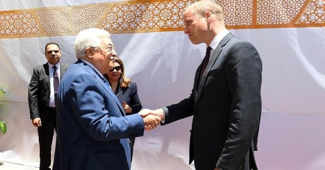 Prens William Ramallah&#039;ta Mahmud Abbas ile görüştü