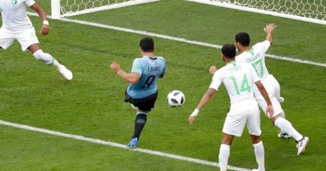 Suarez attı, Muslera&#039;lı Uruguay gruptan çıktı!