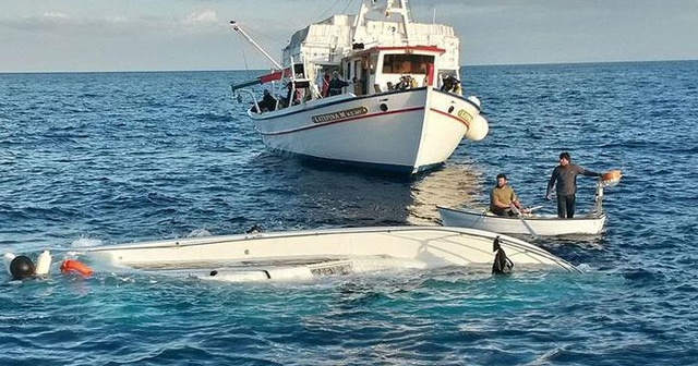 Tunus&#039;ta kaçak göçmen teknesi battı: 35 ölü