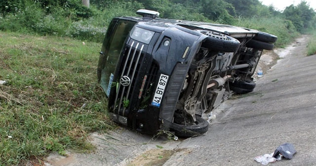 Yalova’da minibüs devrildi, yaralılar var