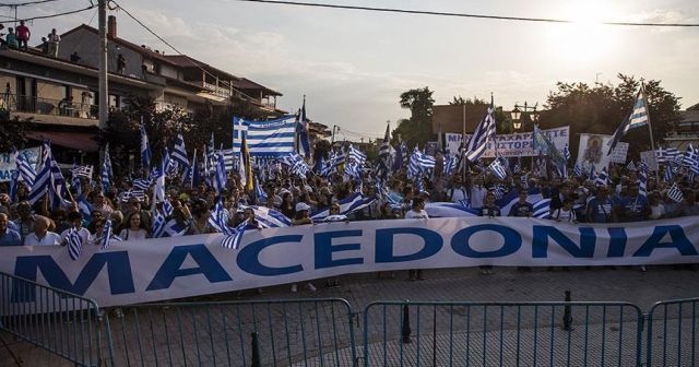 Yunanistan ile Makedonya arasındaki isim sorunu görüşmeleri protesto edildi