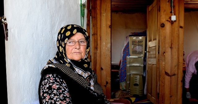 50 yıldır dağ köyünde yalnız yaşıyor