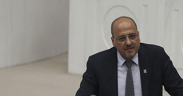 AK Parti&#039;den Ahmet Şık&#039;a 100 bin liralık dava