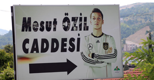 Alman Milli Takımını bırakan Özil&#039;e hemşehrilerinden destek