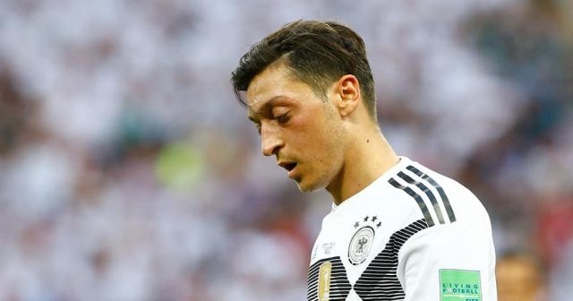 Alman siyasetçilerden Mesut Özil'e destek