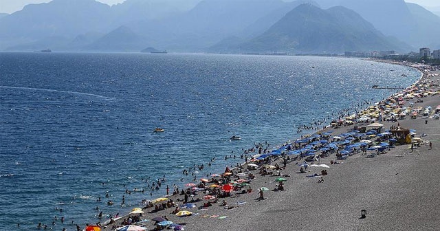 Antalya'da turist sayısındaki artış hız kesmedi