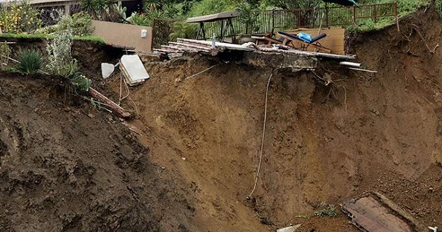 Bangladeş'te toprak kayması, 4 ölü var